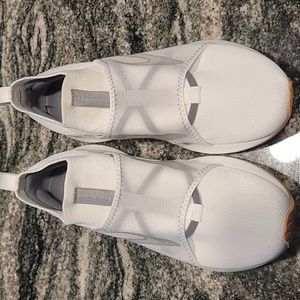 Women's Brooks levitate shoe